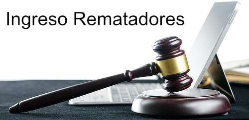 Ingreso de rematadores. Martillo en frente a un Ipad visto de costado